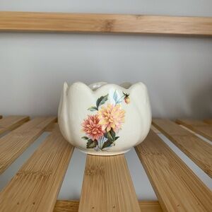 Floral Plant Pot with Scalloped, Petal Edge